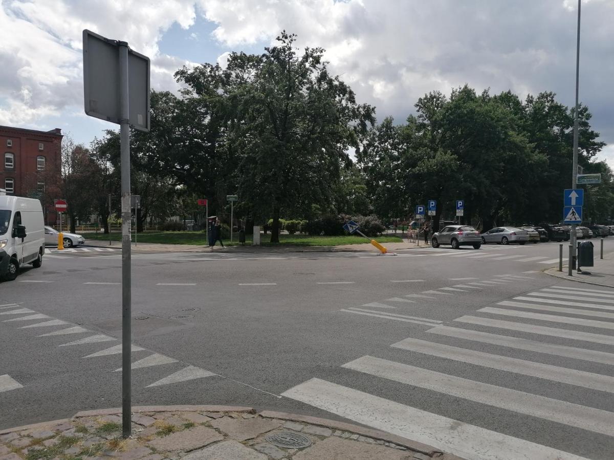Hostel Tulip - Pokój 7 ze wspólną łazienką i kuchnią Szczecin Exterior foto